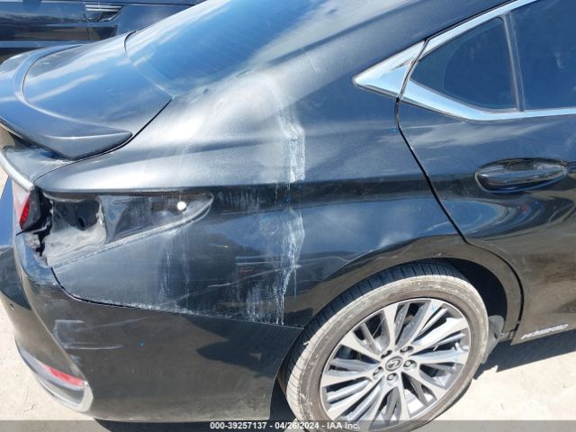 58ADA1C1XMU004522 Lexus ES 300H