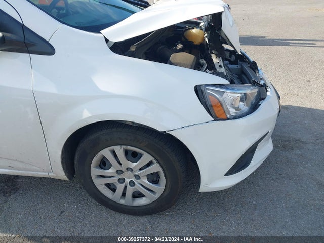 Chevrolet Sonic Ls Auto 2018 1G1JB5SH6J4132097 Image 12