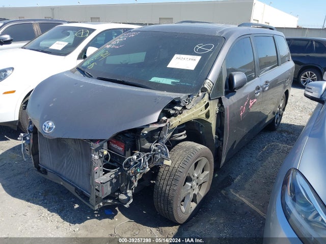 Toyota Sienna Se 8 Passenger 2015 5TDXK3DC3FS665480 Image 2