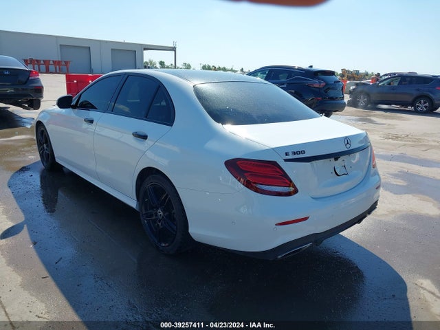 Mercedes-Benz E 300 2018 WDDZF4JB1JA395613 Image 3