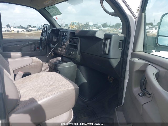 Chevrolet Express 2500 Work Van 2015 1GCWGFCFXF1119489 Image 5