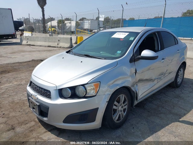 Chevrolet Sonic Lt Auto 2014 1G1JC5SH7E4172093 Image 2