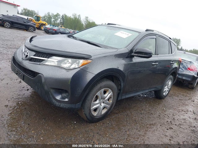 Toyota RAV4 LE 2014 JTMBFREV7ED048904 Image 2
