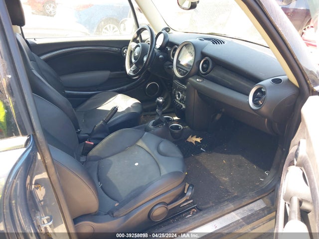 2011 MINI COOPER S CLUBMAN WMWZG3C59BTY30065 Photo 4