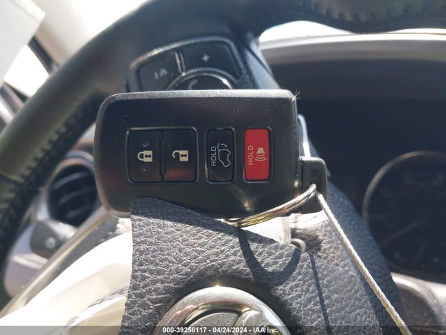 Toyota Rav4 Limited 2017 JTMYFREV2HD104908 Image 11