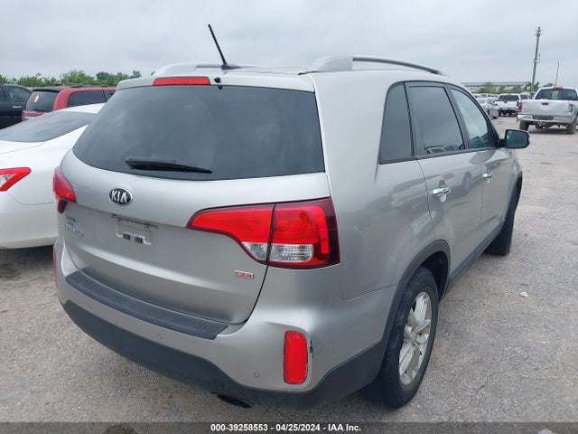 KIA SORENTO LX 2015 5XYKT3A65FG566761 Image 4
