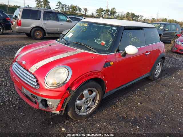 2010 MINI COOPER WMWMF3C57ATZ22531 Photo 1