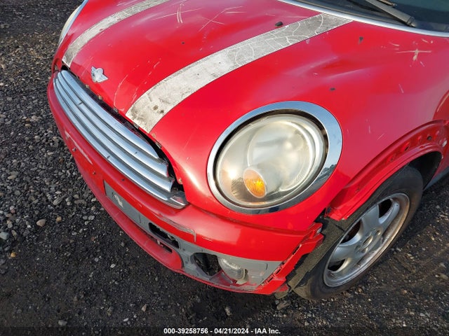 2010 MINI COOPER WMWMF3C57ATZ22531 Photo 5