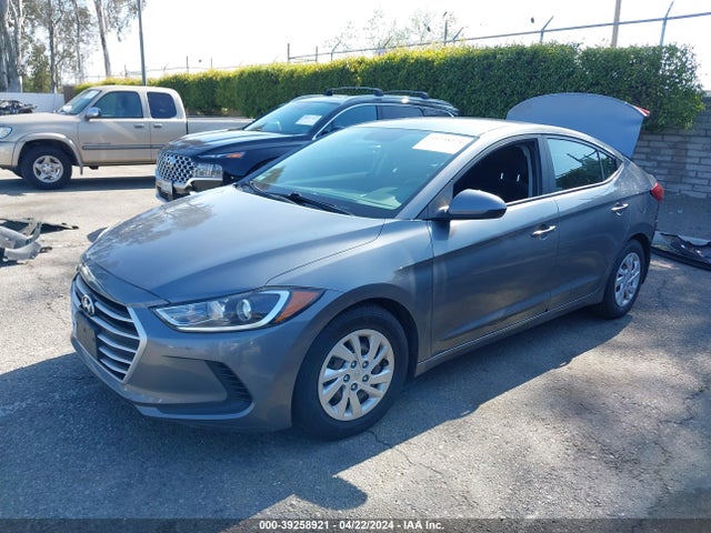Hyundai ELANTRA SE 2018 5NPD74LF2JH353655 Image 2