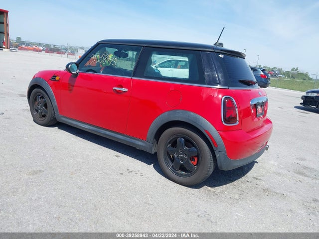 2011 MINI COOPER WMWSU3C57BT094396 Photo 2