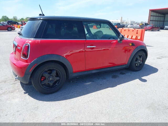 2011 MINI COOPER WMWSU3C57BT094396 Photo 3