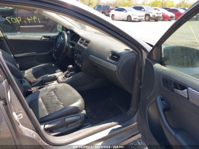 3VWD17AJ7FM414037 Volkswagen Jetta 1.8t Se