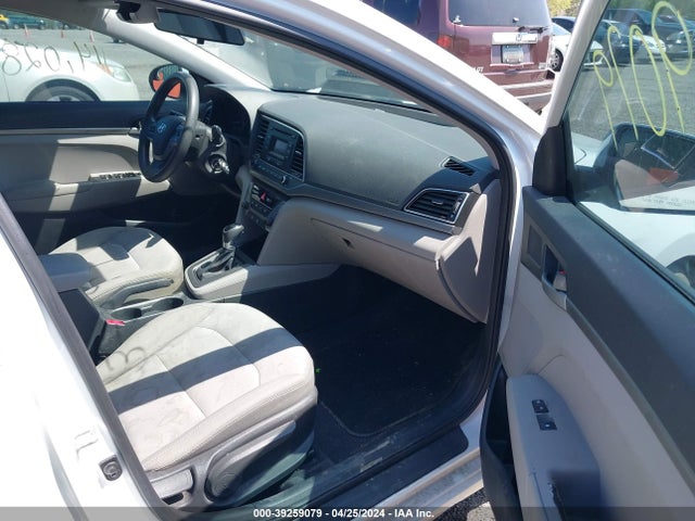 Hyundai ELANTRA SE 2017 5NPD74LF2HH103469 Image 5