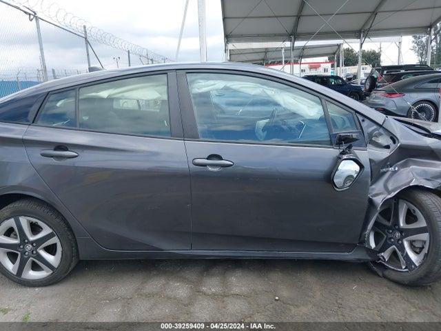Toyota Prius Four Touring 2016 JTDKARFU7G3512559 Image 13