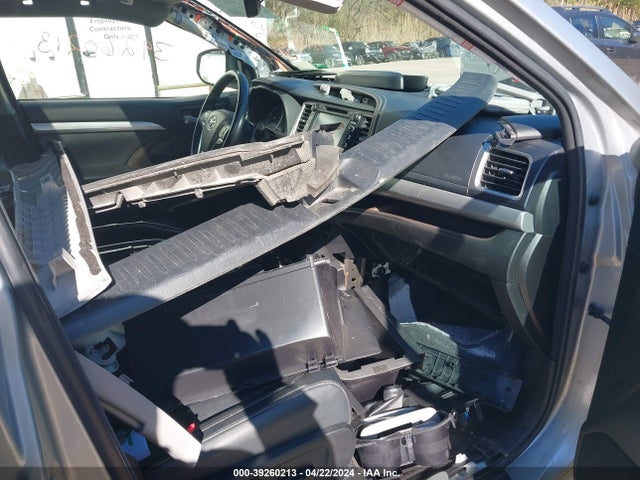 Toyota Highlander Xle 2017 5TDJZRFH3HS430190 Image 5