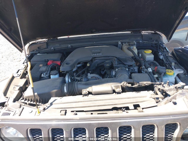 1C4HJXEG9JW325601 Jeep Wrangler Unlimited Sahara 4x4