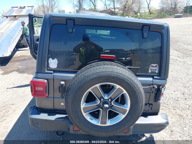 1C4HJXEG9JW325601 Jeep Wrangler Unlimited Sahara 4x4