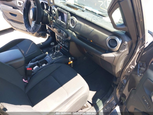 1C4HJXEG9JW325601 Jeep Wrangler Unlimited Sahara 4x4