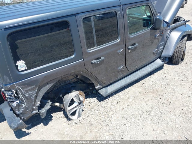 1C4HJXEG9JW325601 Jeep Wrangler Unlimited Sahara 4x4