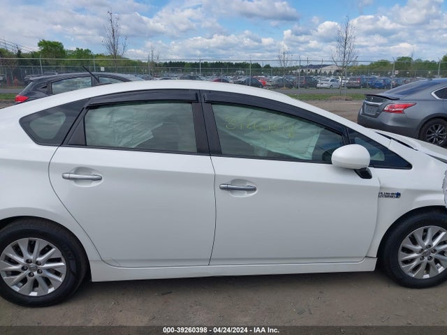 Toyota PRIUS PLUG-IN 2014 JTDKN3DP2E3050147 Image 13