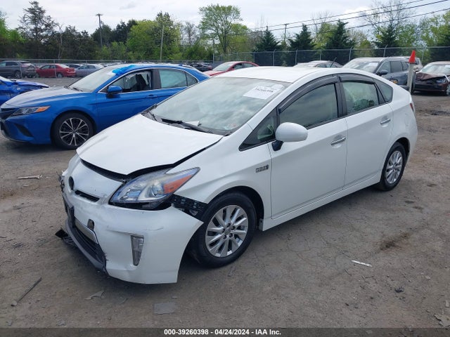 Toyota PRIUS PLUG-IN 2014 JTDKN3DP2E3050147 Image 2