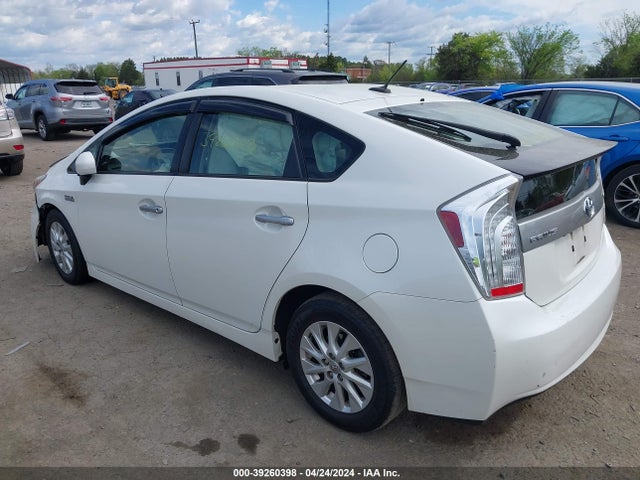 Toyota PRIUS PLUG-IN 2014 JTDKN3DP2E3050147 Image 3