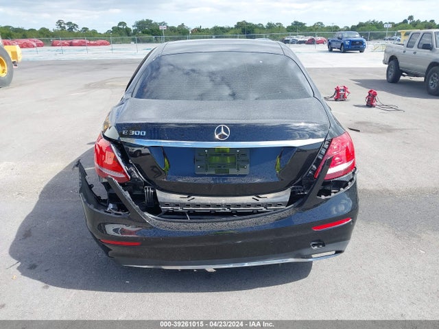Mercedes-Benz E 300 2018 WDDZF4JBXJA300594 Image 16