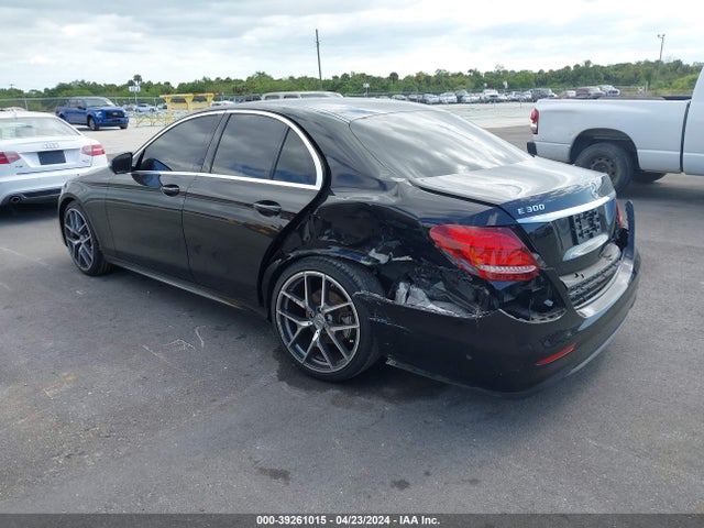 Mercedes-Benz E 300 2018 WDDZF4JBXJA300594 Image 3