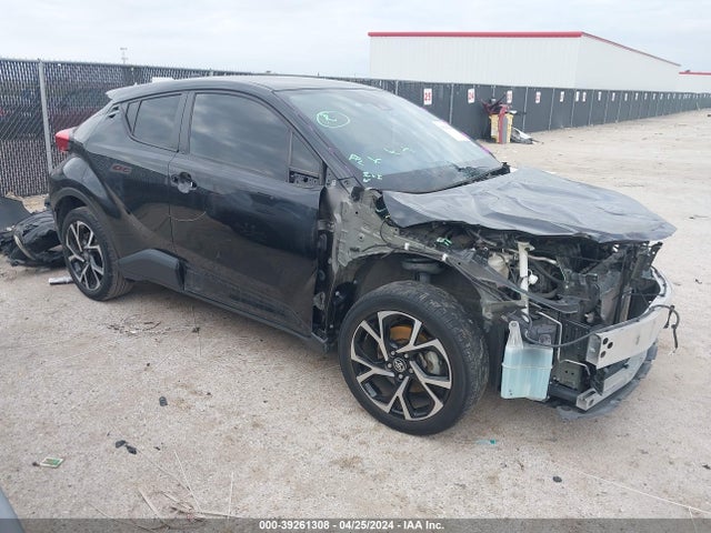 Toyota C-HR XLE 2021 JTNKHMBX2M1099757 main image