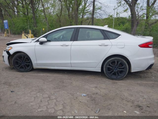 3FA6P0HD3KR130313 Ford FUSION SE