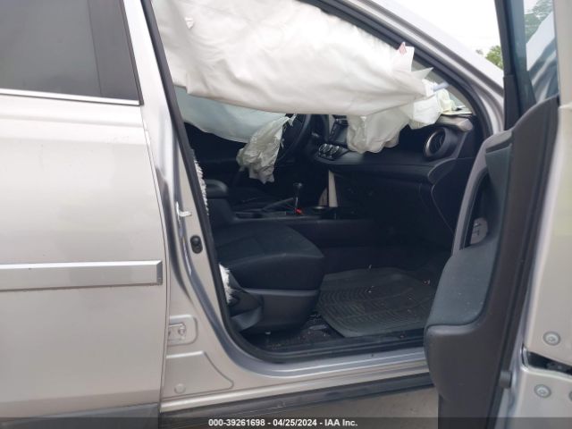 2T3ZFREV4HW372883 Toyota RAV4 LE