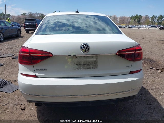 1VWDT7A35HC073799 Volkswagen Passat 1.8t R-line