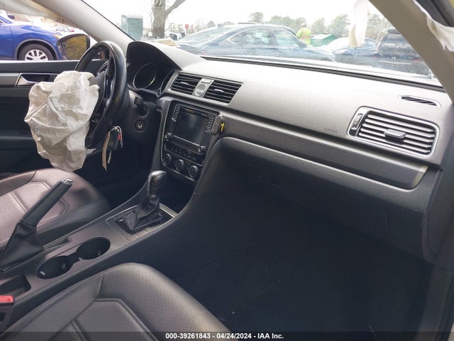 1VWDT7A35HC073799 Volkswagen Passat 1.8t R-line