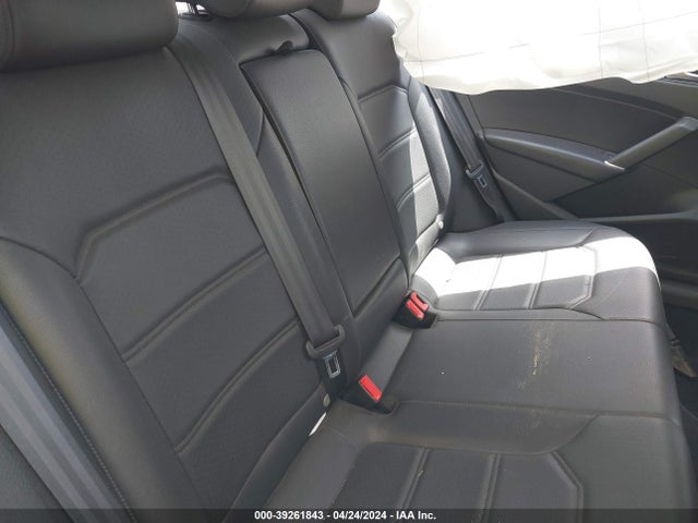 1VWDT7A35HC073799 Volkswagen Passat 1.8t R-line