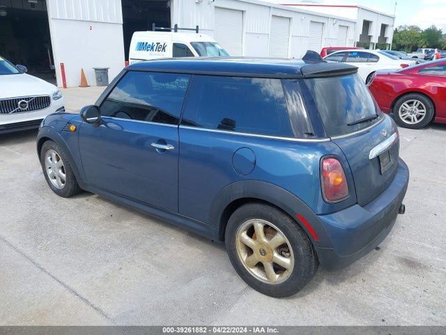 2009 MINI COOPER WMWMF33579TW77354 Photo 2