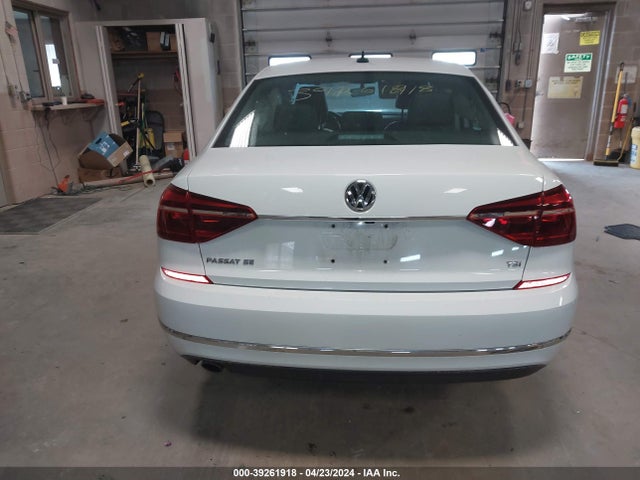 1VWBT7A33HC044518 Volkswagen Passat 1.8t Se