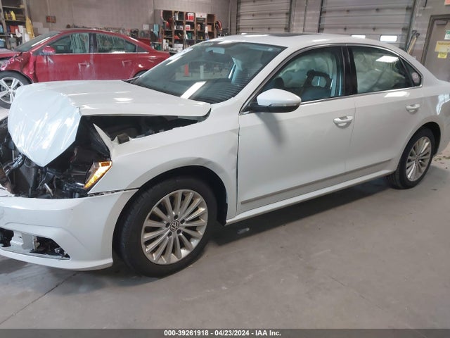 1VWBT7A33HC044518 Volkswagen Passat 1.8t Se
