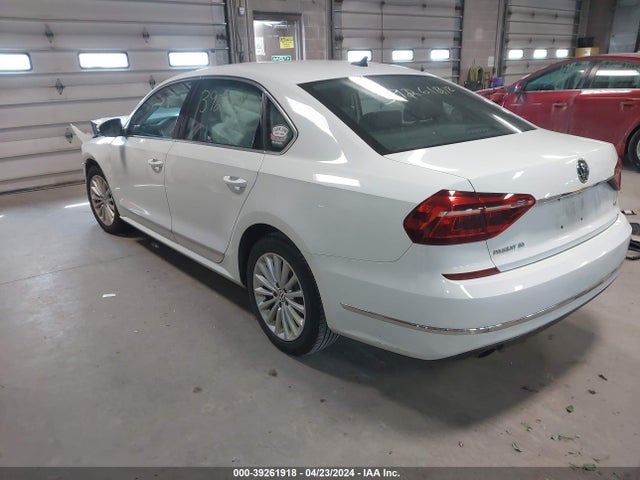 1VWBT7A33HC044518 Volkswagen Passat 1.8t Se