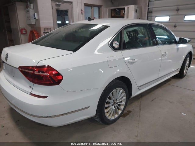 1VWBT7A33HC044518 Volkswagen Passat 1.8t Se