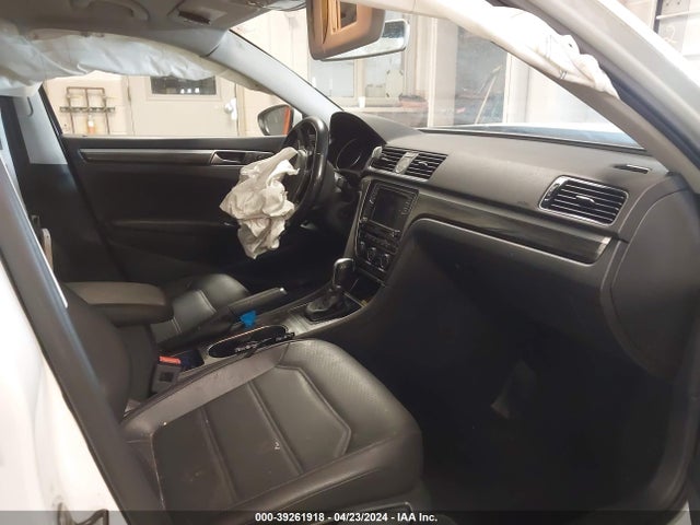 1VWBT7A33HC044518 Volkswagen Passat 1.8t Se