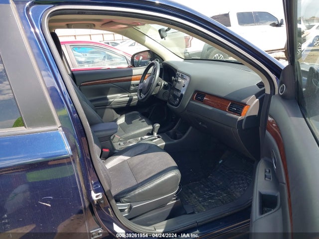 JA4AD3A38EZ008802 Mitsubishi Outlander Se