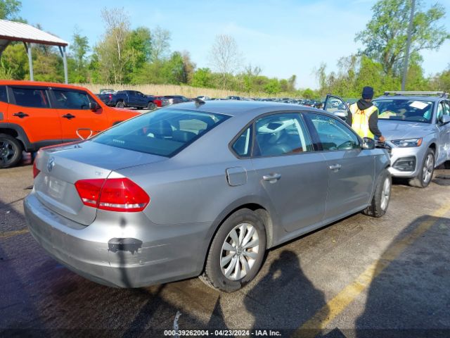 1VWAT7A39EC077076 Volkswagen Passat 1.8t Wolfsburg Edition