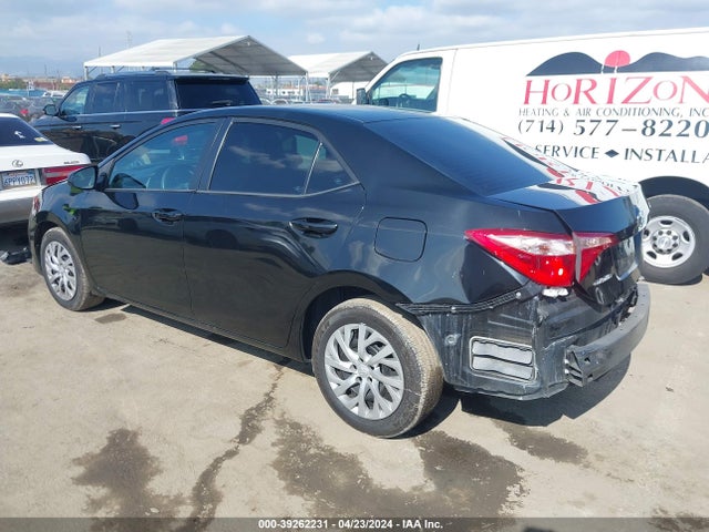 Toyota COROLLA LE 2018 2T1BURHE3JC053560 Image 3