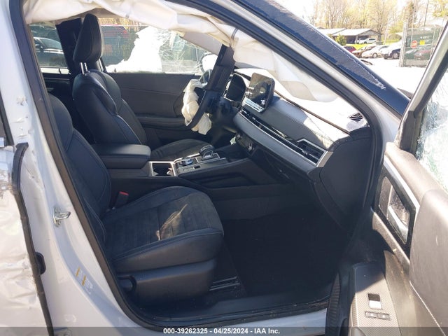 2023 MITSUBISHI OUTLANDER JA4J4UA84PZ046788 Photo 4