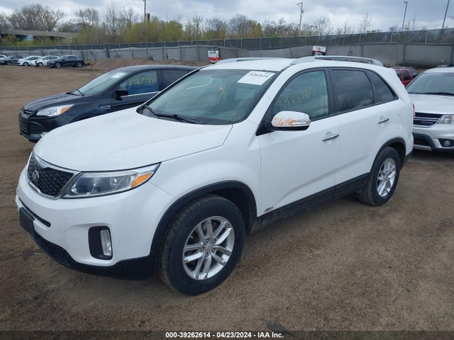 KIA SORENTO LX 2014 5XYKTCA68EG543943 Image 2