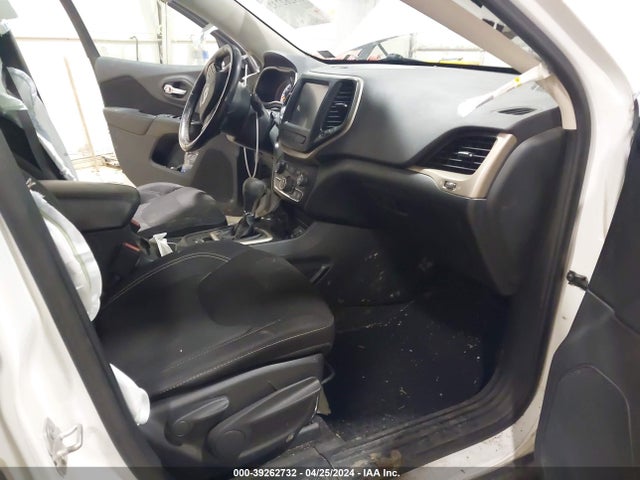 1C4PJMCB3FW686590 Jeep Cherokee Latitude