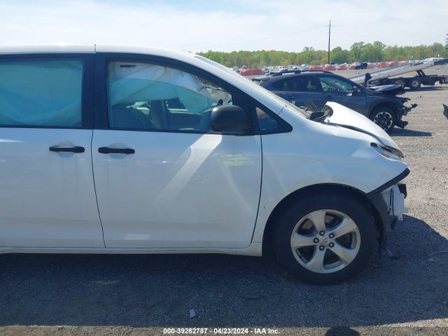 Toyota Sienna L 7 Passenger 2017 5TDZZ3DC6HS775267 Image 13