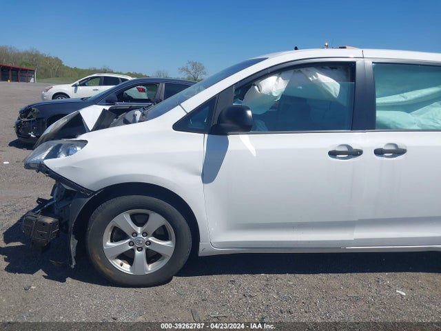Toyota Sienna L 7 Passenger 2017 5TDZZ3DC6HS775267 Image 14