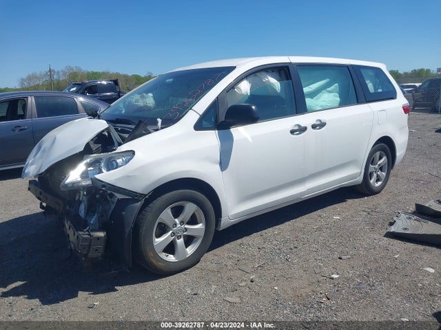 Toyota Sienna L 7 Passenger 2017 5TDZZ3DC6HS775267 Image 2