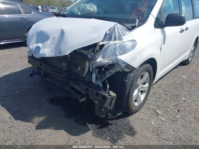 Toyota Sienna L 7 Passenger 2017 5TDZZ3DC6HS775267 Image 6